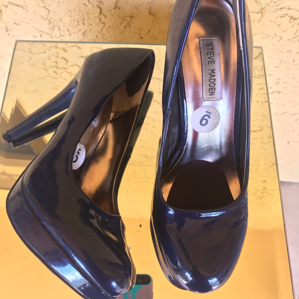 Steve Madden Navy Patent size 9 Platform pumps